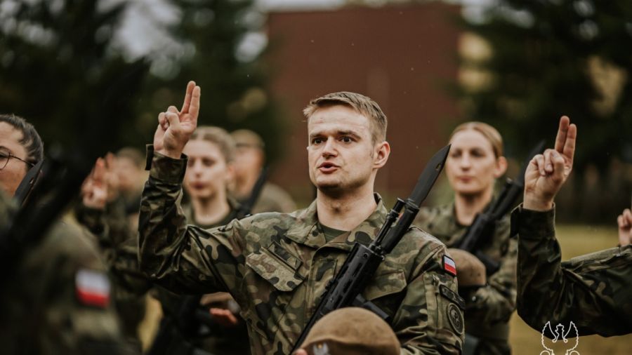 Wstąp do WOT! W Giżycku zakończyło się szkolenie podstawowe z cyklu „Wakacje z WOT”, projektu Wojsk Obrony Terytorialnej.